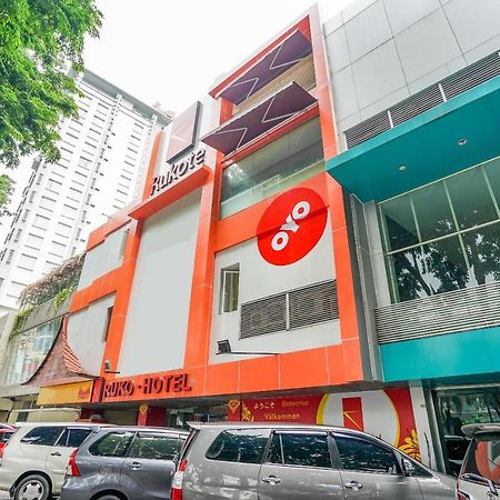 Oyo 277 Rukotel Near Rsu Adi Husada Undaan Kota Surabaya Kültér fotó