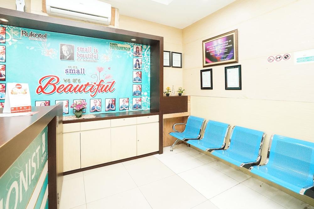 Oyo 277 Rukotel Near Rsu Adi Husada Undaan Kota Surabaya Kültér fotó