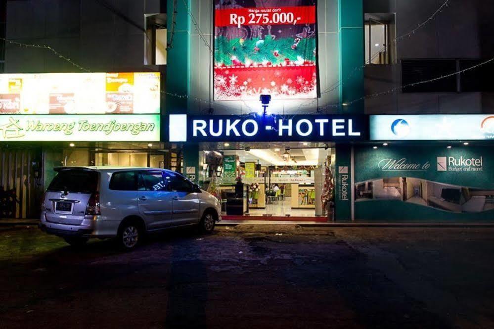 Oyo 277 Rukotel Near Rsu Adi Husada Undaan Kota Surabaya Kültér fotó