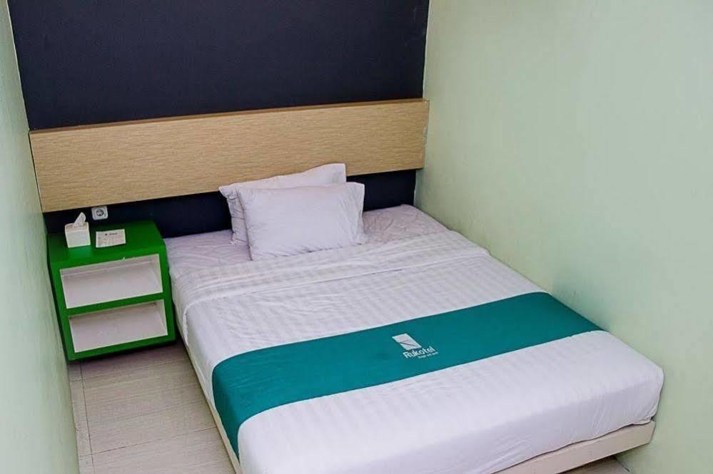 Oyo 277 Rukotel Near Rsu Adi Husada Undaan Kota Surabaya Kültér fotó