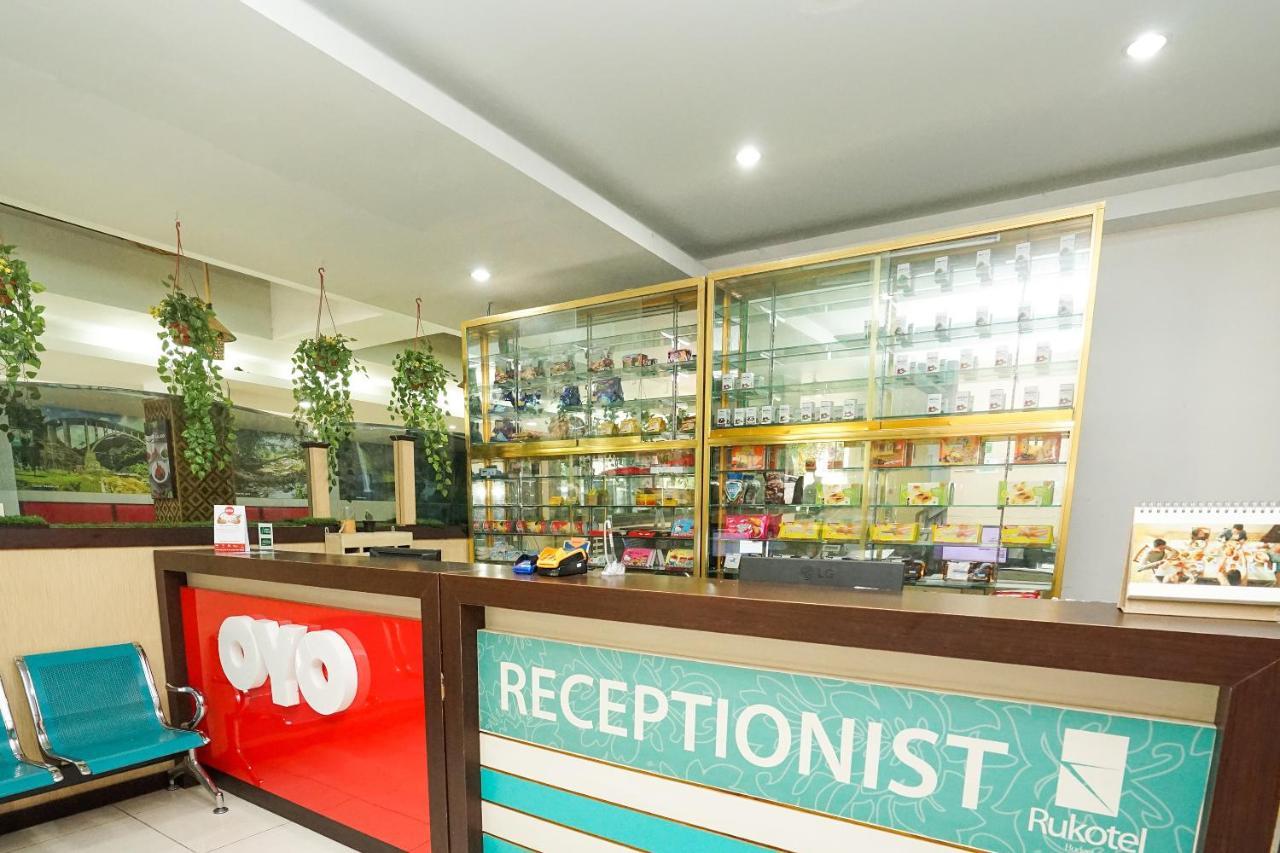 Oyo 277 Rukotel Near Rsu Adi Husada Undaan Kota Surabaya Kültér fotó